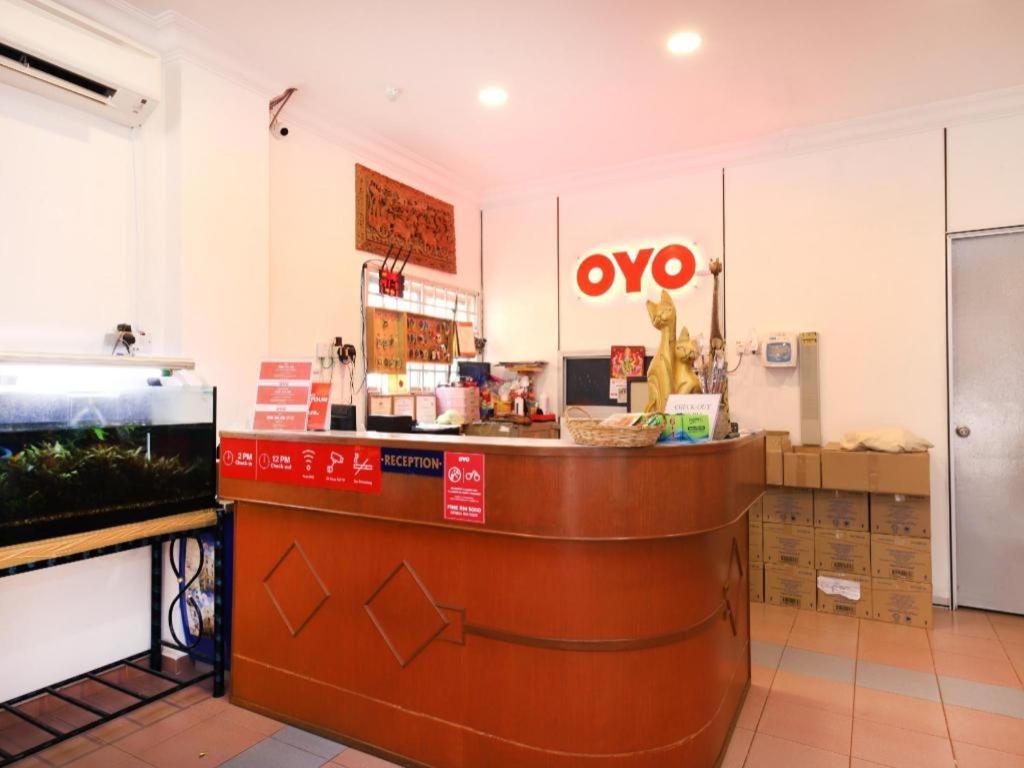Oyo 1090 Hollitel Hotel Melaka Malacca Exterior foto